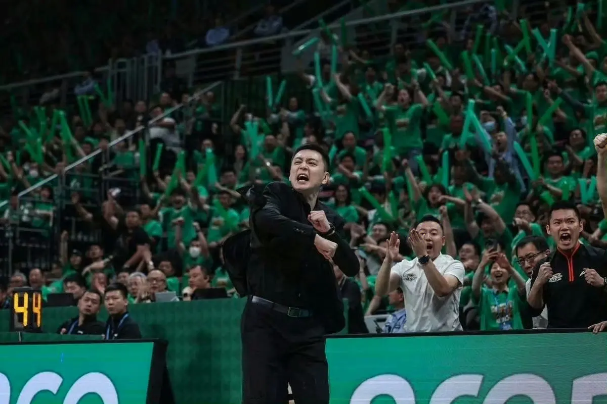 时候还不离, 轻球员的成