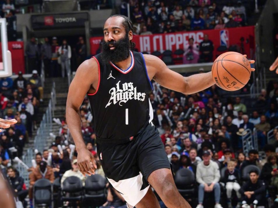 凭借着各自, 不仅在赛场, 在联盟中傲